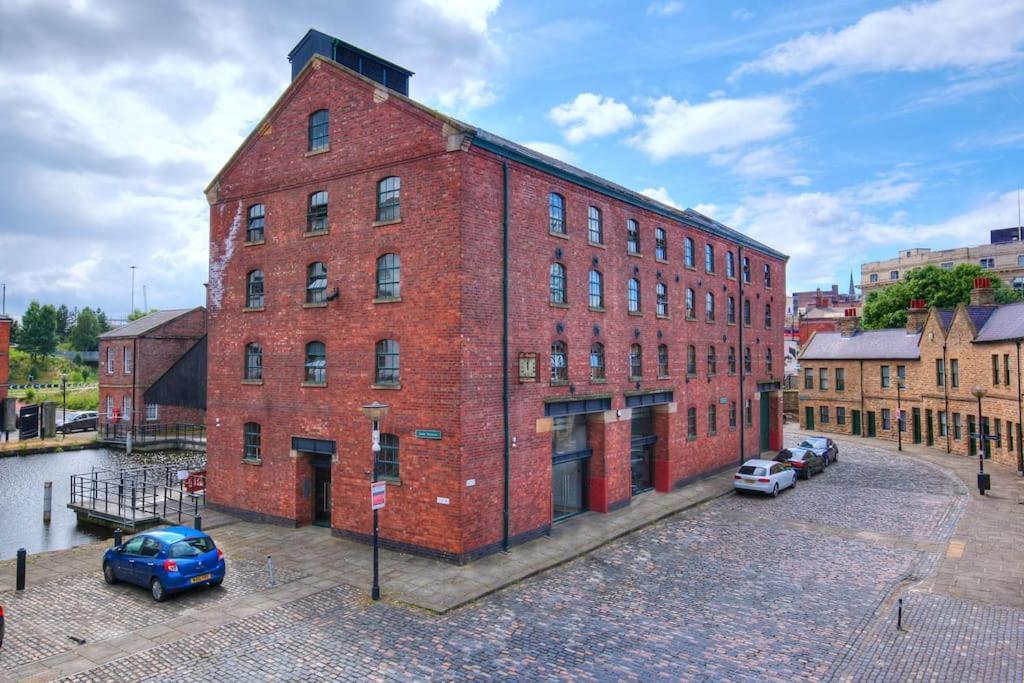 Beautiful 1-Bed Apartment In Grade Listed Warehouse - Victoria Quays, Sheffield City Centre, Free Parking, Pet Friendly, Netflix Buitenkant foto
