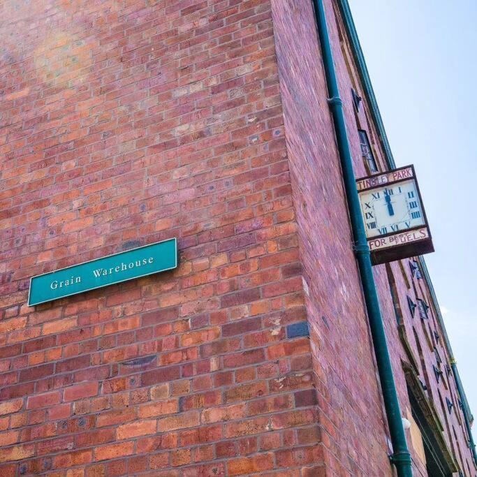 Beautiful 1-Bed Apartment In Grade Listed Warehouse - Victoria Quays, Sheffield City Centre, Free Parking, Pet Friendly, Netflix Buitenkant foto